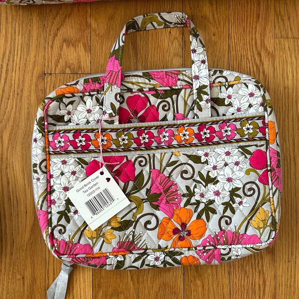 NWT Vera Bradley book cover in Tea Garden pattern
